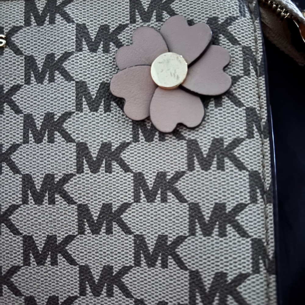 🌺Rare🌺 Michael Kors Floral Appliqué Limited Edition Clutch - Picture 4 of 12